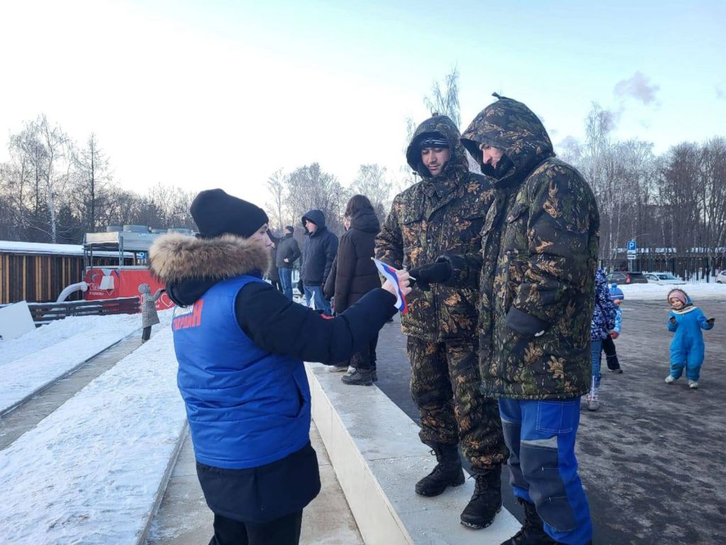 волонтеры на хоккее (2).jpeg волонтеры на хоккее (2).jpeg