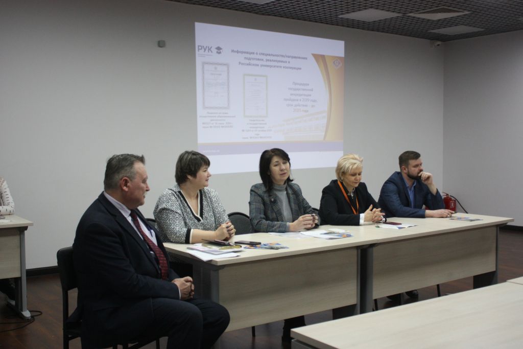 рук открыл двери.jpg