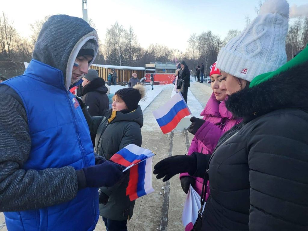 волонтеры на хоккее (1).jpeg волонтеры на хоккее (1).jpeg