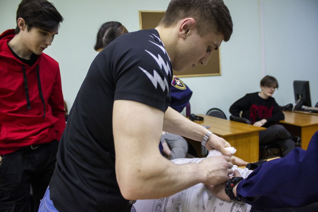 оказываем первую помощь2.jpg оказываем первую помощь2.jpg