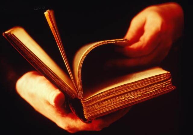 книга_в_руках.jpg