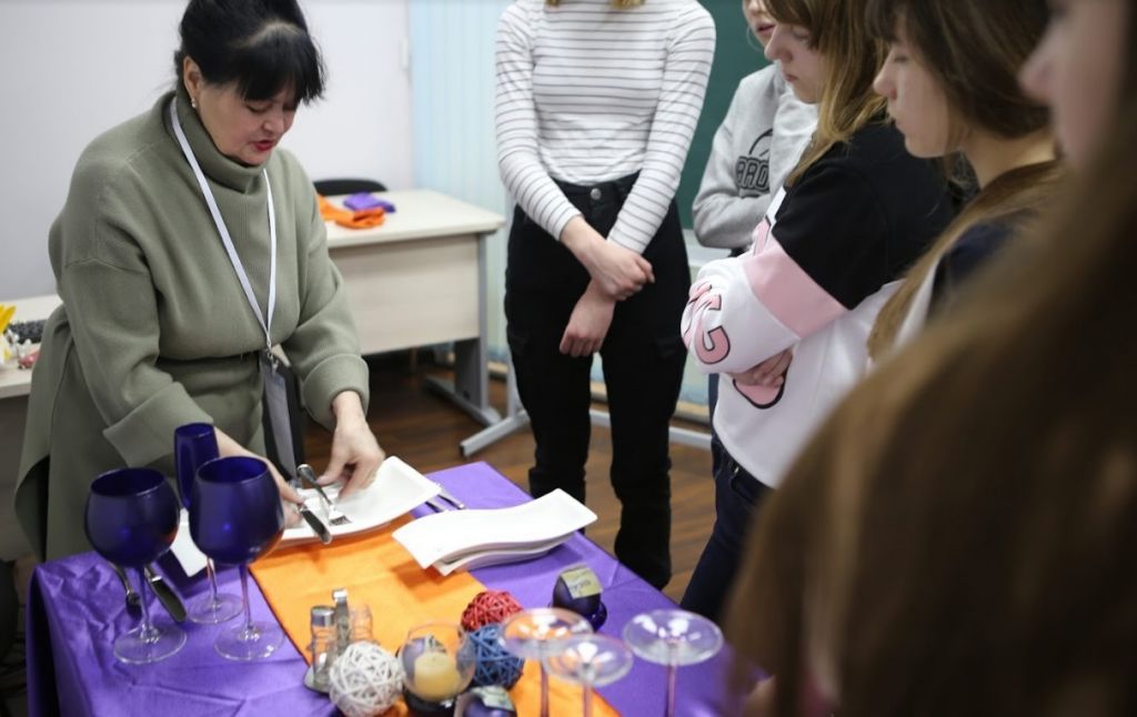 преподаватели